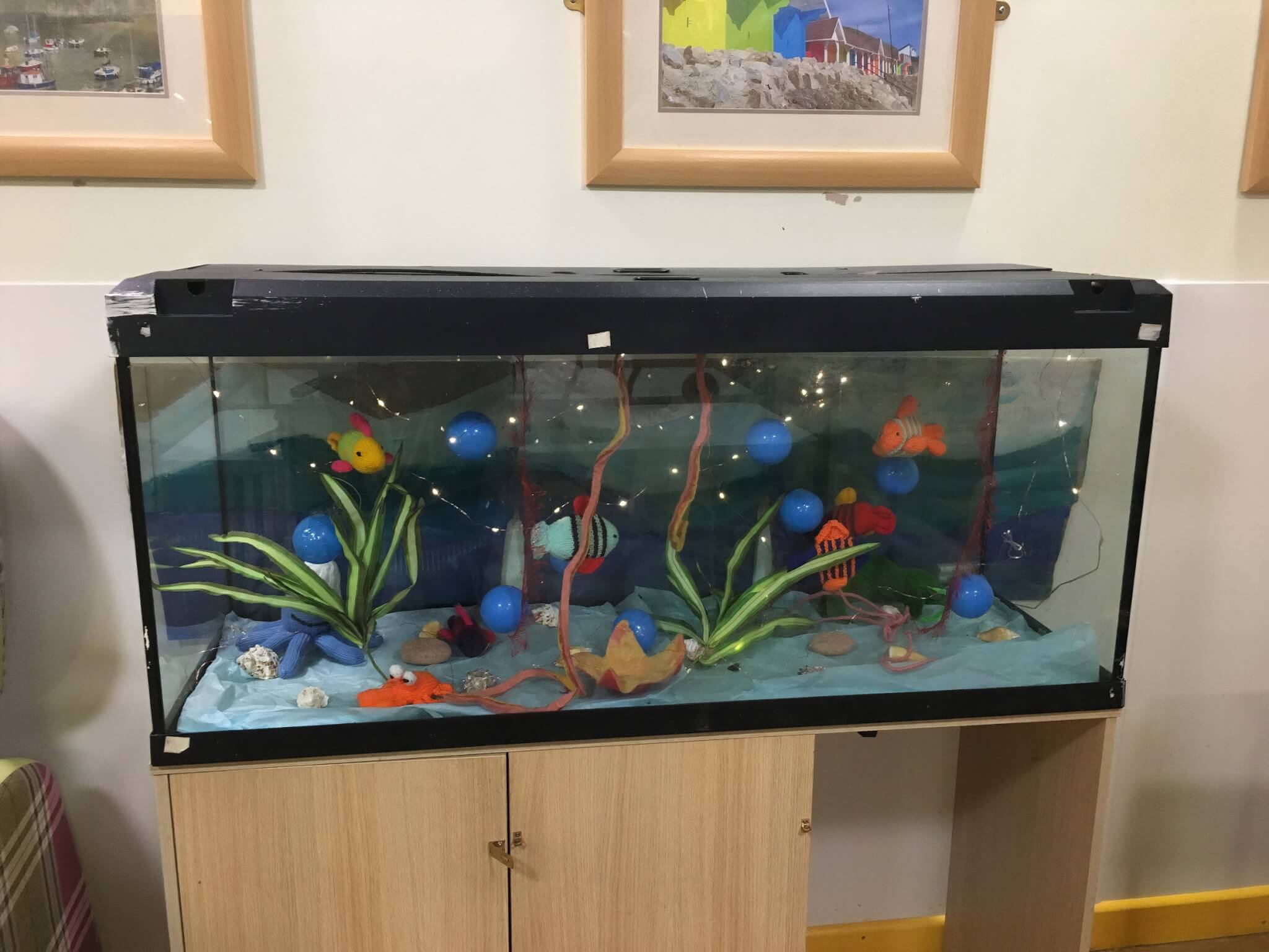 KNITTERS CREATE 'FISH'-TASTIC AQUARIUM FOR CARE HOME